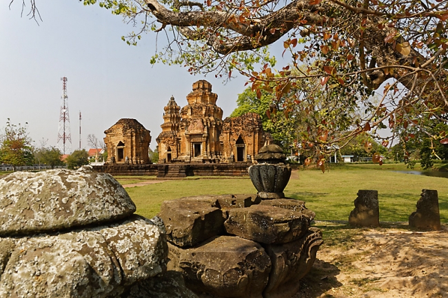 Prasat Sikhoraphum-MAR15-094